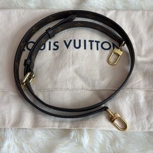 Retail $605 Authentic Louis Vuitton crossbody strap Bandouliere Pochette Métis